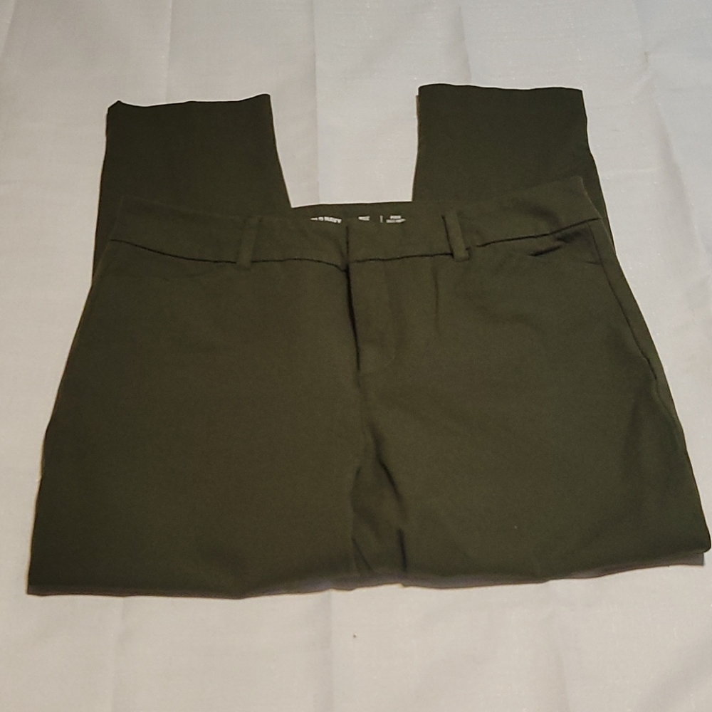Old Navy olive green high waist Pixie pants size 10 petite